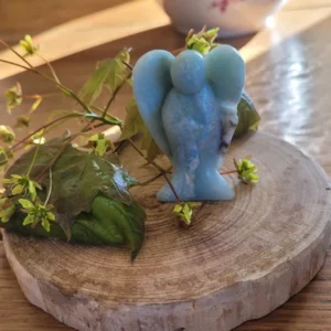 pierre ange amazonite verte de 50mm de hauteur sur rondelle de bois